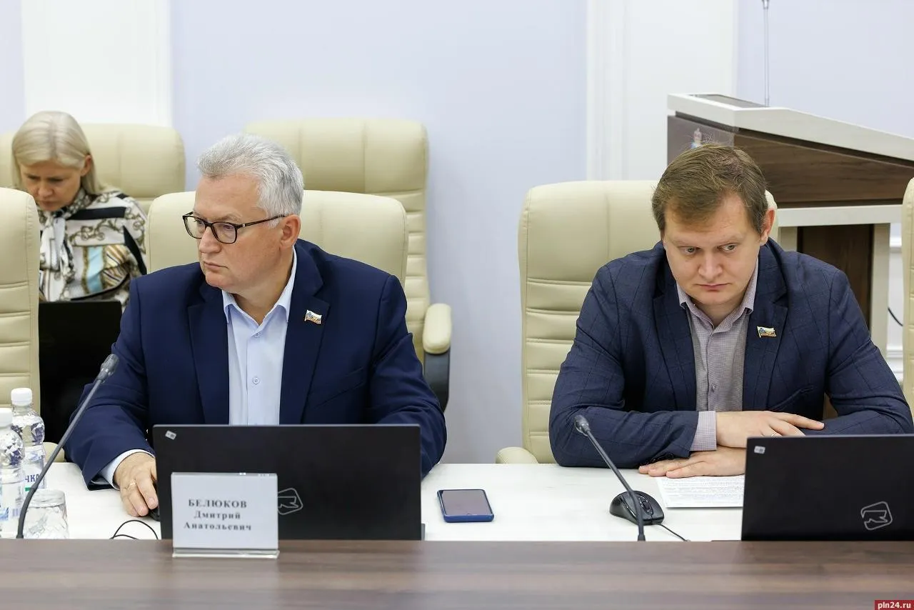 Комитет Заксобрания поддержал закон о студотрядах и гостевых домах