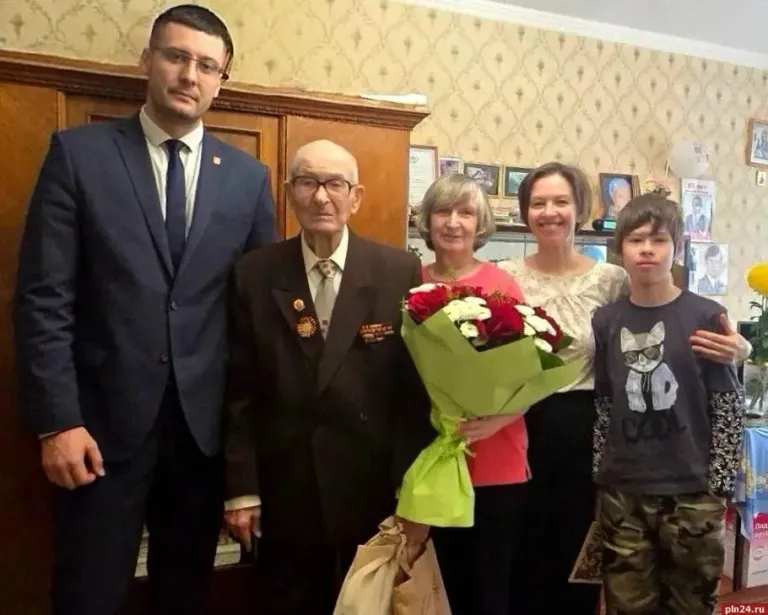 Почётный гражданин Великих Лук Пётр Веденеев отмечает 100-летие