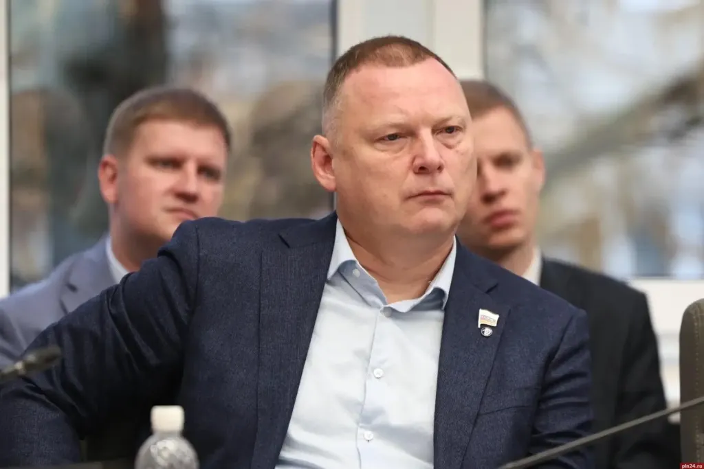 Депутат Бурлин назвал Стармолотова достойным главой Пскова