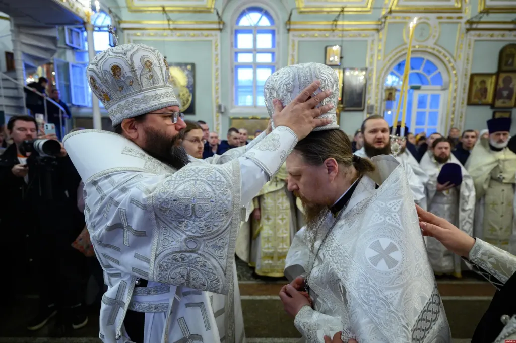 Иеромонаха Пантелеимона возвели в сан архимандрита в Пскове