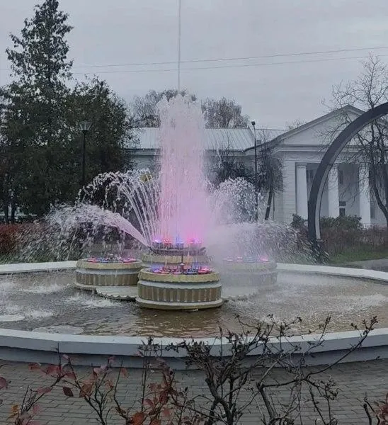 В Великих Луках благоустроили сквер на проспекте Ленина